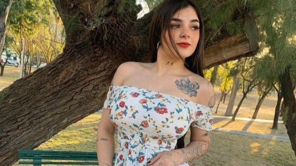 La modelo regiomontana Karely Ruíz, en un parque de Nuevo León