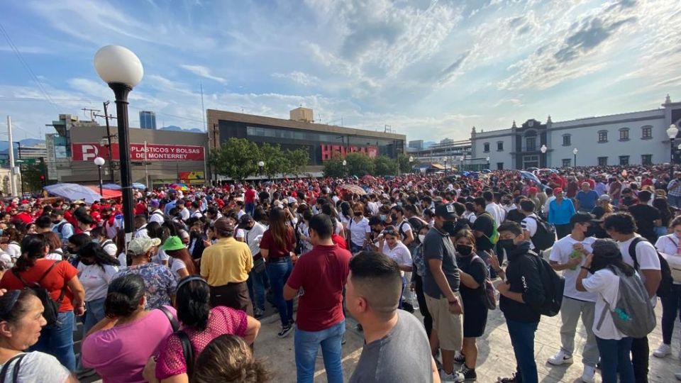 El numeroso contingente recorrió varias calles del Centro de Monterrey.