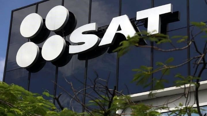 Abogado asegura que el SAT congela cuentas bancarias para forzar pagos fiscales