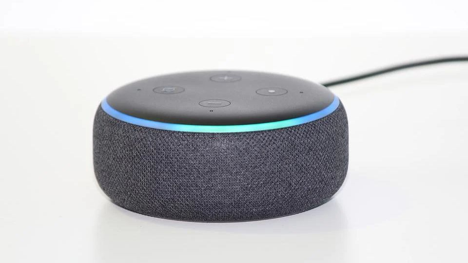 Buscan que Alexa emita voz de personas fallecidas.