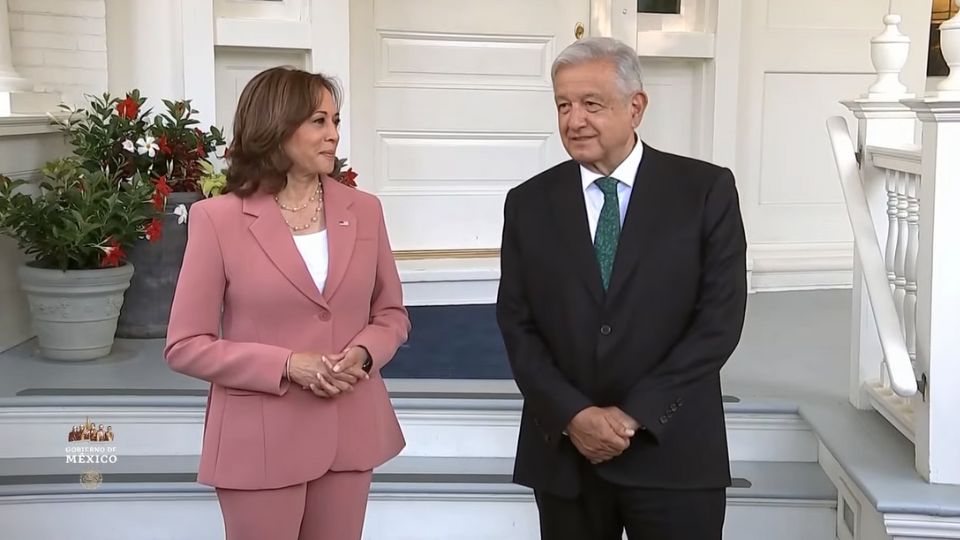 Kamala Harris, vicepresidenta de Estados Unidos junto al presidente de México, Andrés Manuel López Obrador, 12 de julio de 2022. Foto: Captura de pantalla / YouTube - Andrés Manuel López Obrador