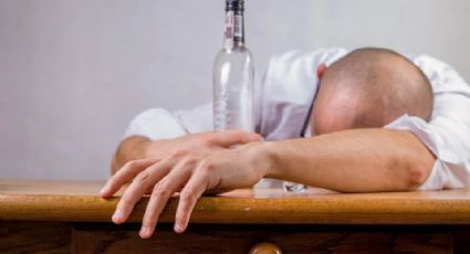 Muere joven tras beber una botella de alcohol en dos minutos