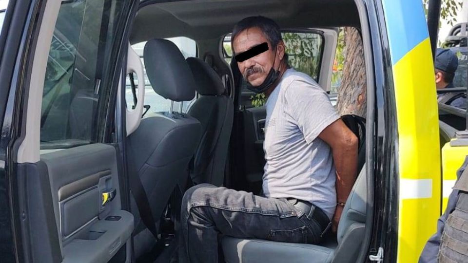 El hombre identificado como Sergio P. al ser detenido. Foto: Cortesía