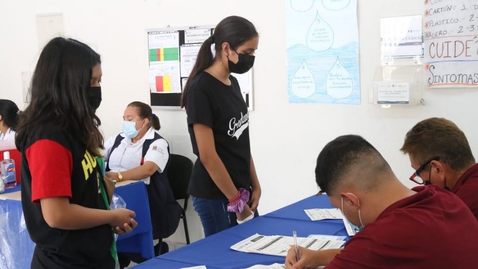 Acepta Salud rezago en registro de vacunación transfronteriza y solicita repetir proceso. Foto: Facebook / Secretaría de Salud de Nuevo León.