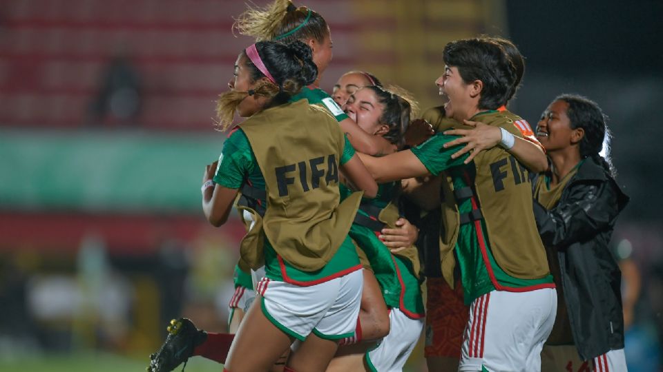 Jugadoras de la Selección Mexicana Sub 20 Femenil festejando el gol del triunfo.