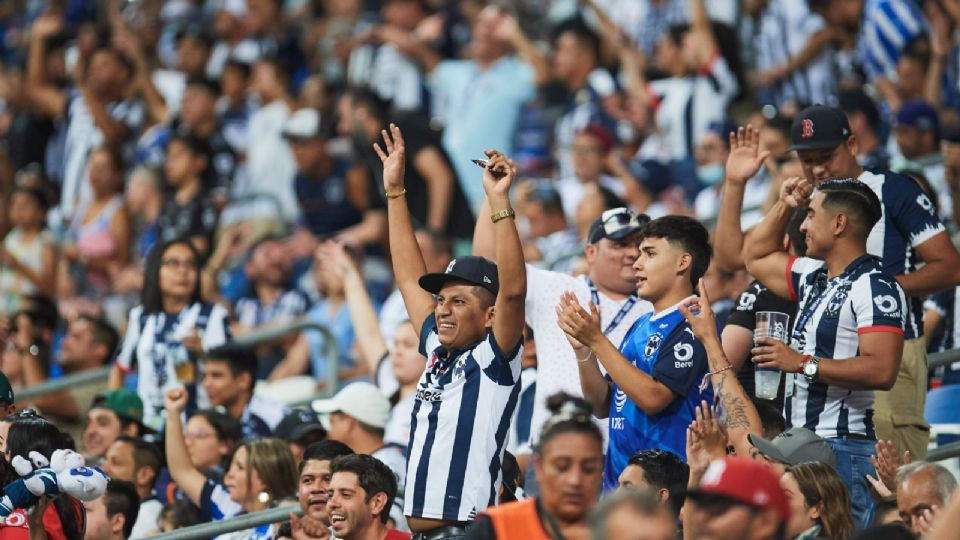 Fotografía ilustrativa de aficionados de Rayados en el Estadio BBVA