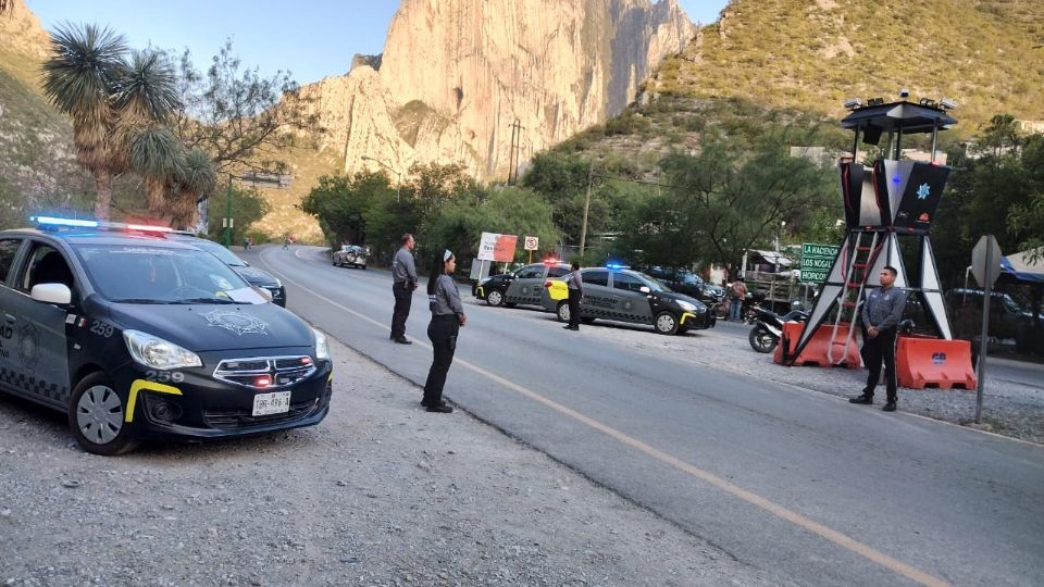 Operativo de seguridad en La Huasteca.