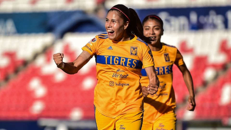 Jacqueline Ovalle celebrando su gol ante Atlético San Luis.