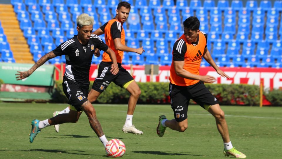 Raymundo Fulgencio y Eduardo Tercero en entrenamiento con Tigres.