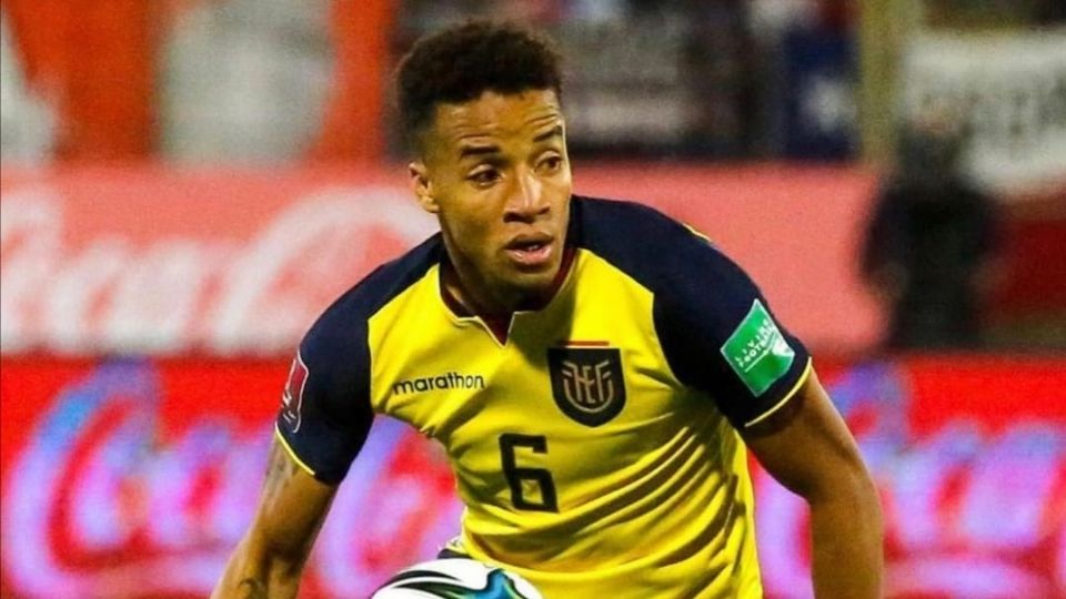 Byron Castillo representando a la Selección de Ecuador.