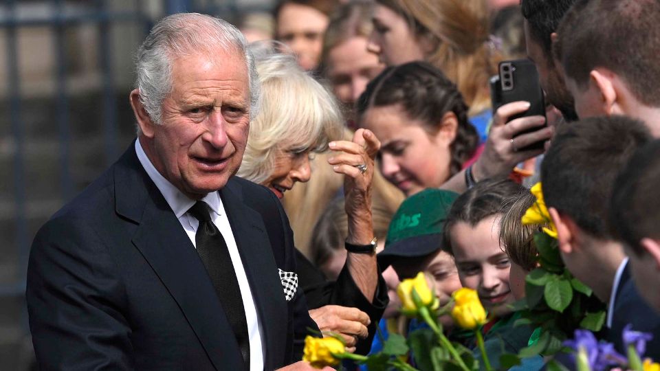 El Rey Carlos III en su llegada al Castillo Hillsborough en Irlanda del Norte. Foto: EFE / EPA / Mark Marlow