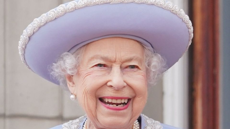 Reina Isabel II sonriendo. Foto: Facebook / The Royal Family.