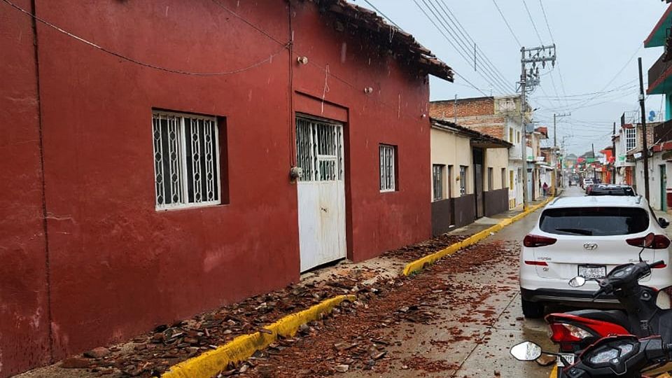 Daños causados por un sismo, en el municipio de Coalcomán, estado de Michoacán. Foto: EFE/ Jorge Luis Martínez