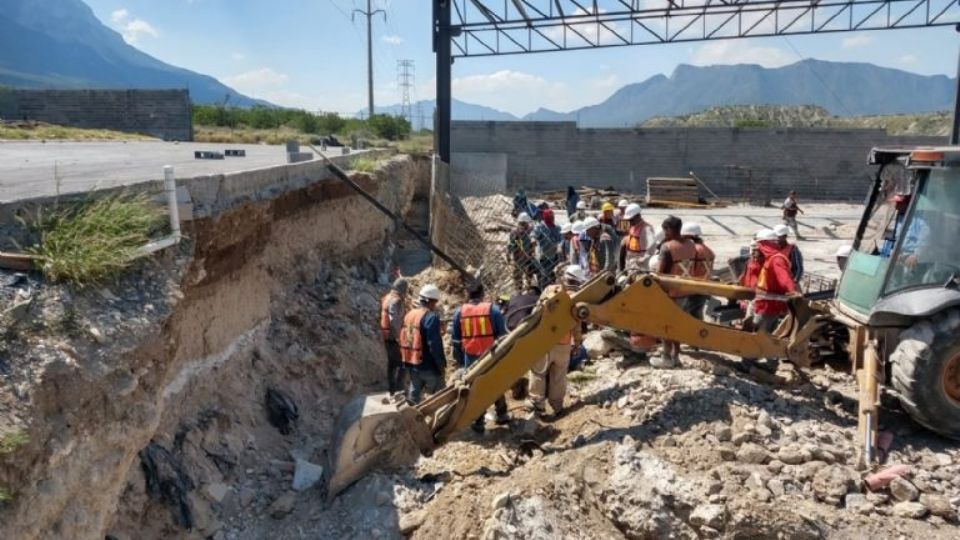 Elementos de Protección Civil rescataron a dos lesionados y encontraron a un fallecido.