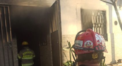 Incendio consume gran parte de casa en Monterrey