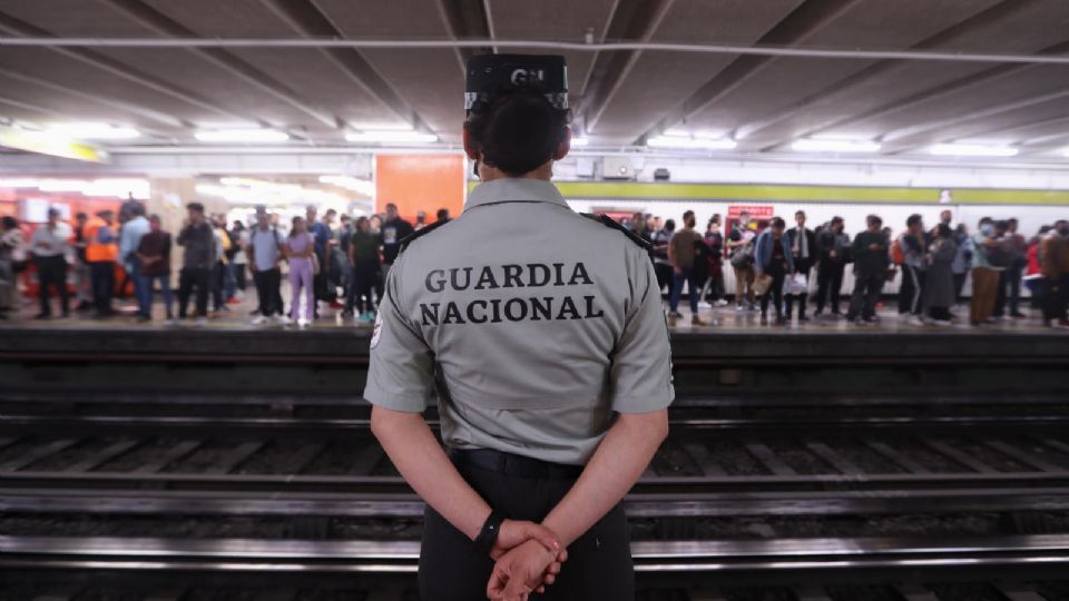 Elemento de la Guardia Nacional en el Metro de lka CDMX | EFE/Sáshenka Gutiérrez