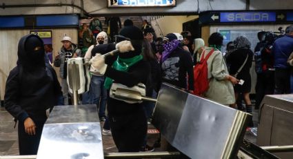 Feministas realizan protestas en el metro de la Ciudad de México