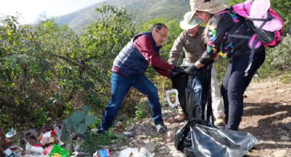  Vecinos limpian el Cerro del Topo Chico; reúnen 3 toneladas de basura