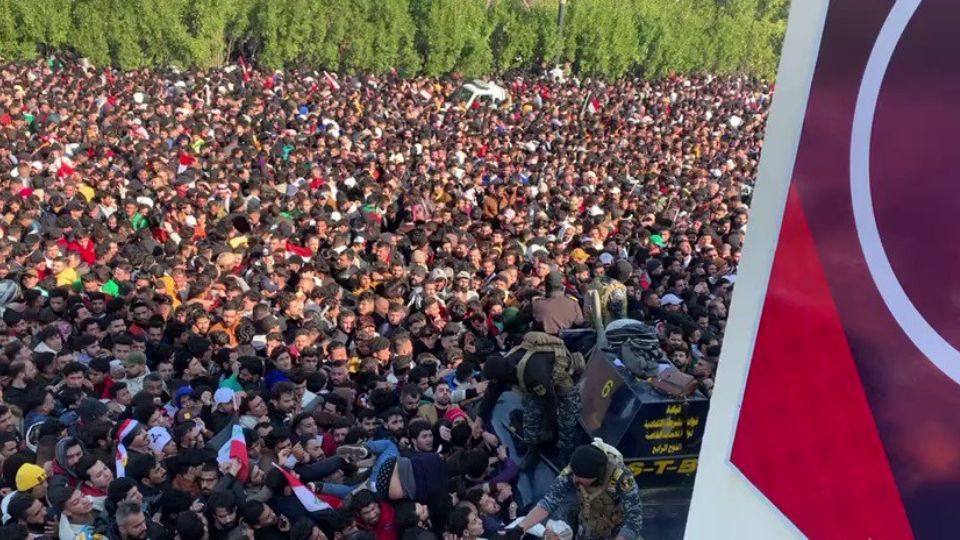 Se registró una estampida masiva de personas en ls inmediaciones del estadio, antes del inicio de la final.