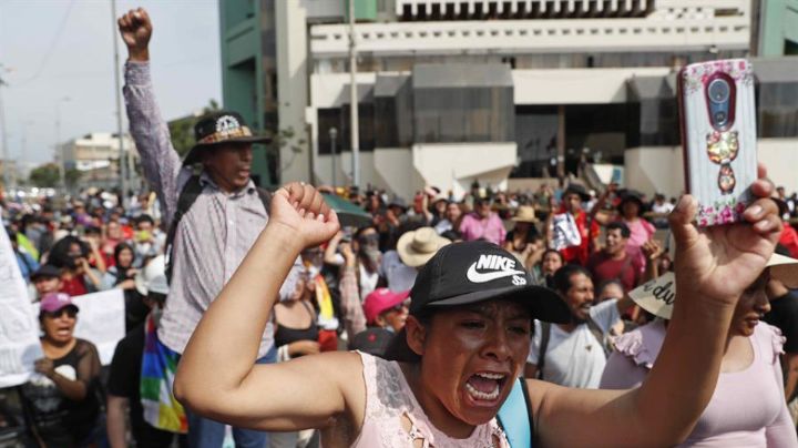 Incrementan a 62 los muertos en protestas de Perú