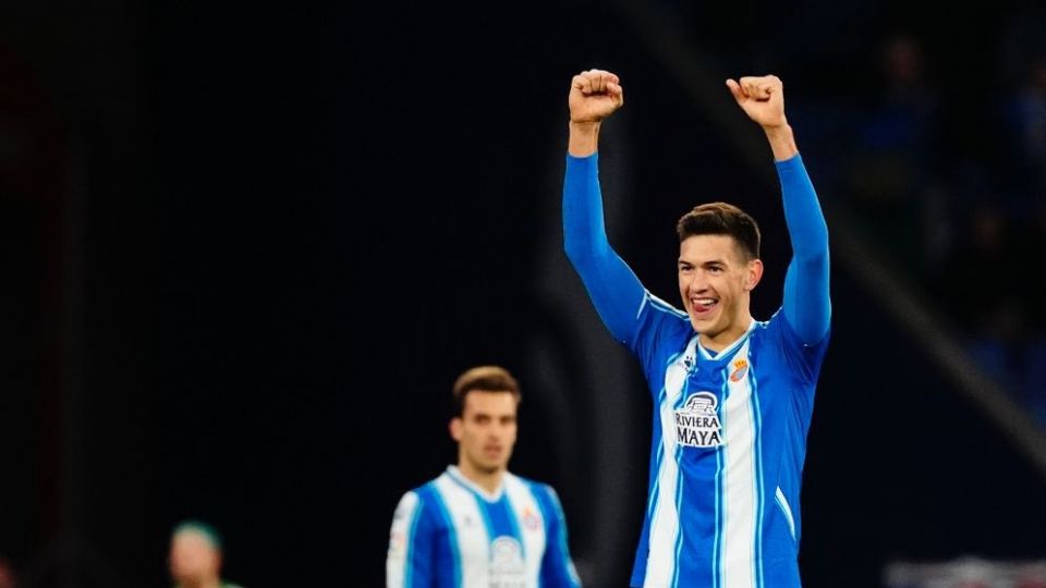 César Montes en partido con Espanyol.