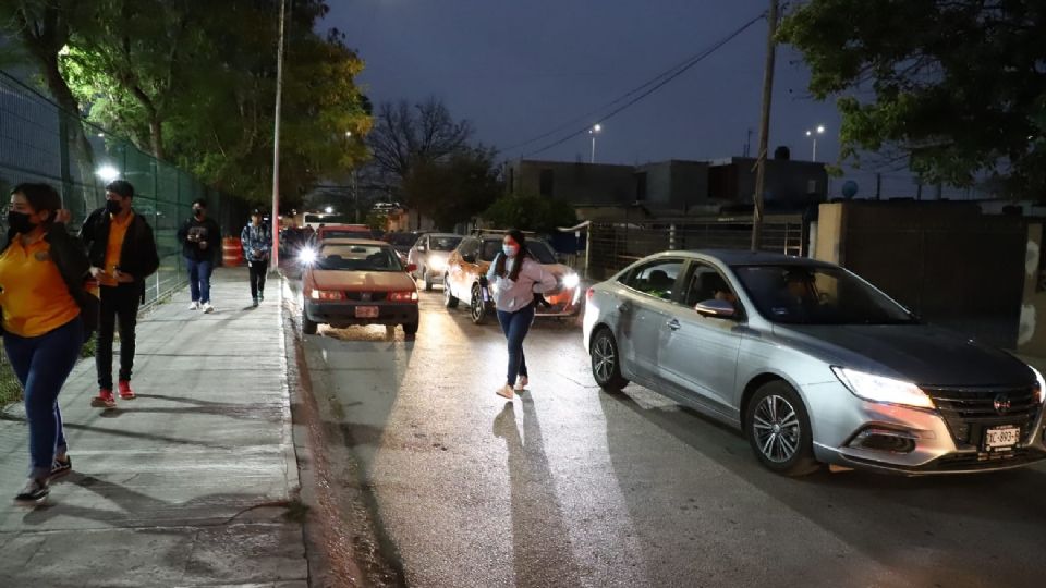 Alumnos arriban a sus escuelas | Dalia Manríquez / ABC Noticias.