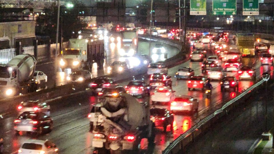 San Nicolás de los Garza enfrenta un fuerte caos vial en el regreso a clases.