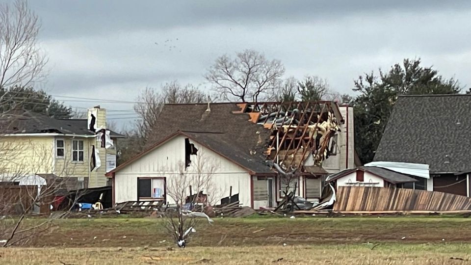 Daños en Pasadena a causa de un tornado.