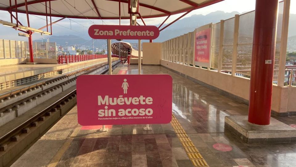 Con el programa 'Muévete sin Acoso' se habilita un vagón de Metrorrey especial para mujeres y niños.