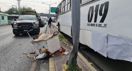 Camión de Ruta 13 atropella a pepenador en Monterrey