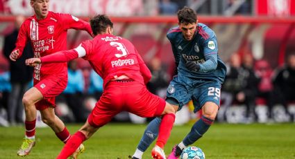 Santi Giménez anota en empate entre Feyenoord y Twente