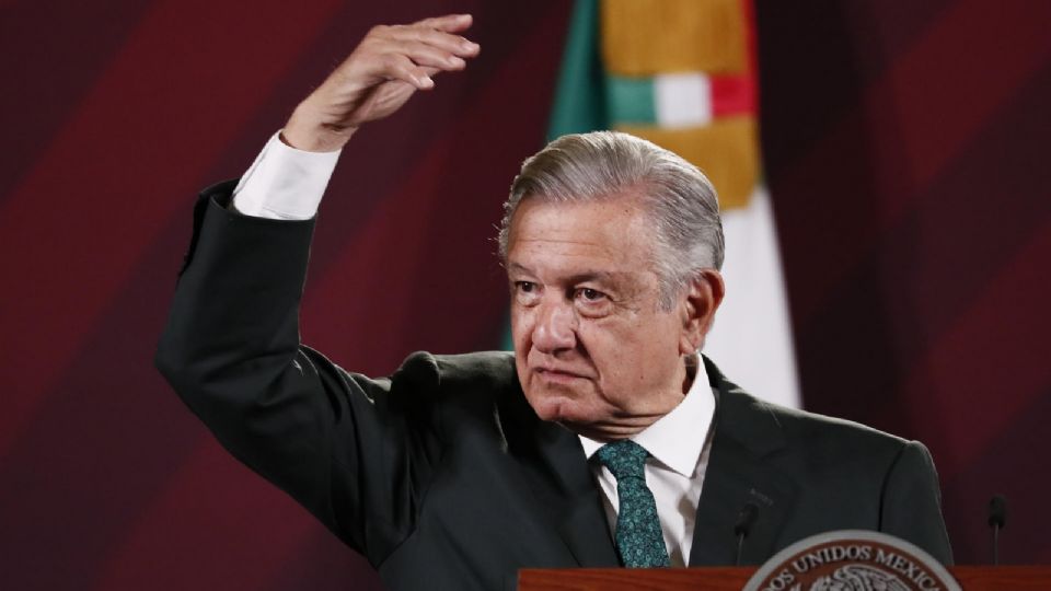 El presidente de México, Andrés Manuel López Obrador, habla hoy, durante su conferencia de prensa matutina en el Palacio Nacional de Ciudad de México. |  EFE/José Méndez