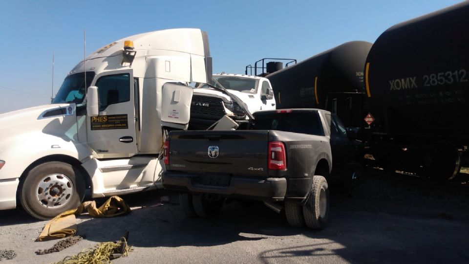 Tráiler y camionetas afectadas por el accidente | Especial.