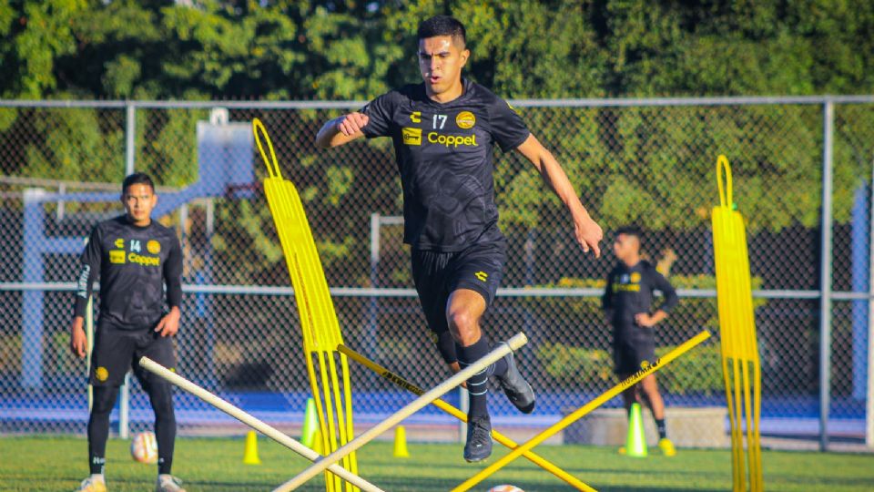 Entrenamiento de los jugadores de Dorados, club de Sinaloa que tuvo que posponer su partido debido a la inseguridad de este jueves