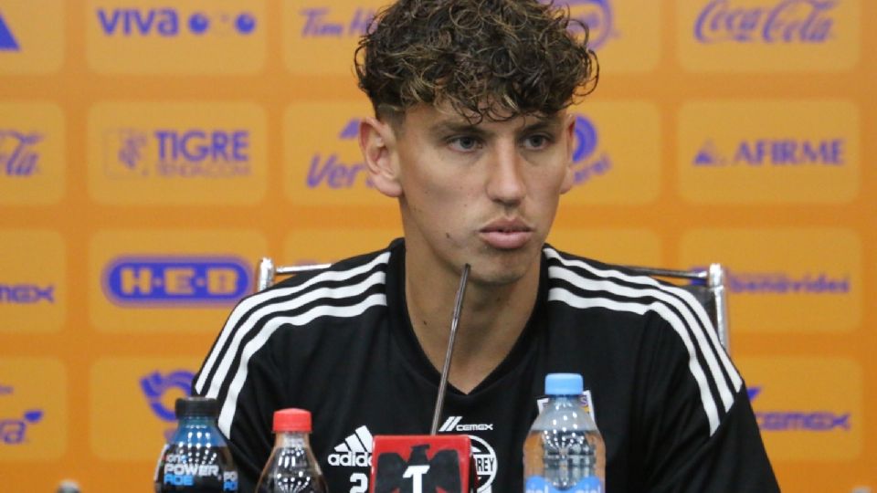 Igor Lichnovsky, defensor central de Tigres, en rueda de prensa este jueves