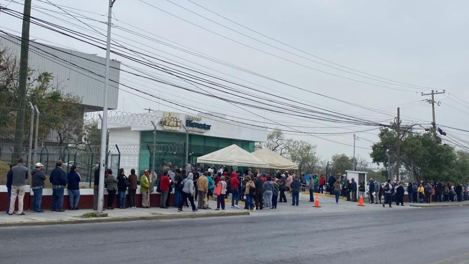 Banco del Bienestar con largas filas de personas | Iram Hernández / ABC Noticias.