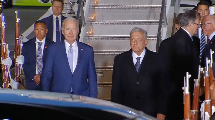 Llega Joe Biden a México; lo recibe AMLO en el AIFA