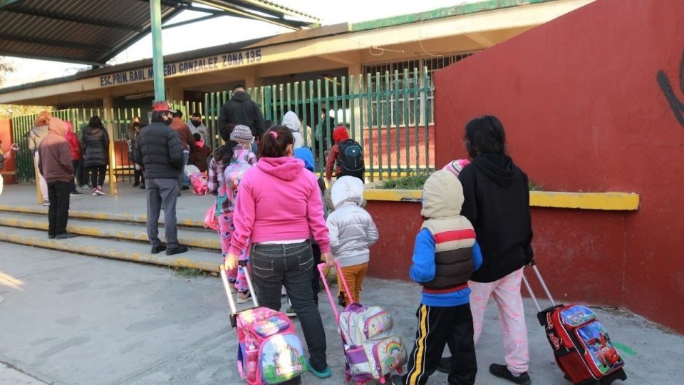 Alumnos asistiendo a clases. Foto: Archivo