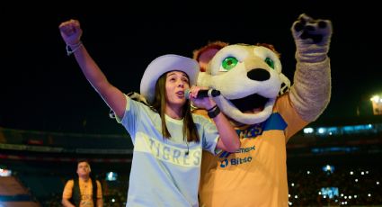 María Sánchez protagoniza show de inauguración en el Tigres vs. Atlas