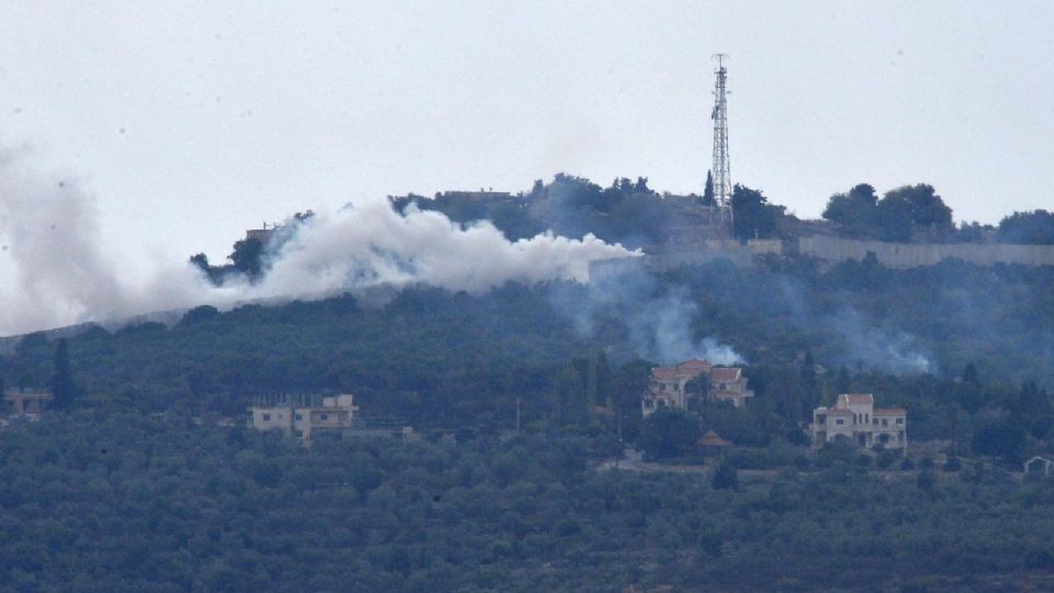 Bombardeo en la aldea de Dhayra | EFE/EPA/WAEL HAMZEH