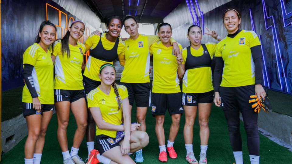 El equipo felino posa previo a un entrenamiento en el Estadio Universitario.