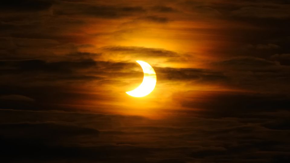 Eclipse solar sería entorpecido por nubes y lluvia en Monterrey