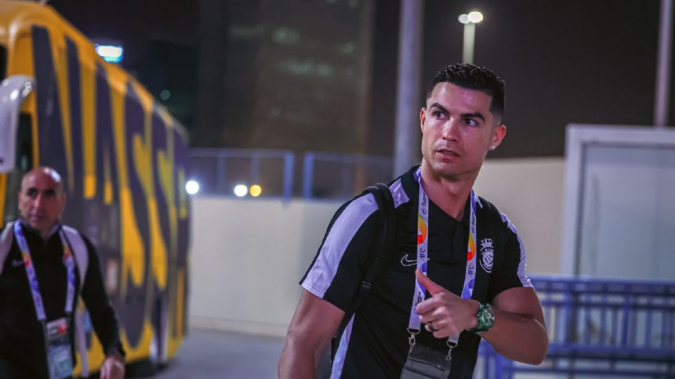 Después de que Cristiano Ronaldo abrazó a la pintora Fatemeh Hamami, algo considerado como adulterio en el país iraní, varios abogados han presentado denuncias contra el futbolista.