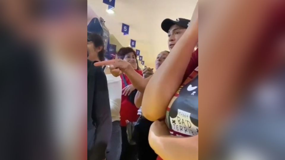 Fanáticos pelean por palomeras de Taylor en cines