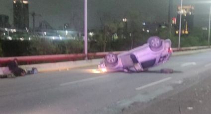 Vuelca automóvil en avenida Morones Prieto