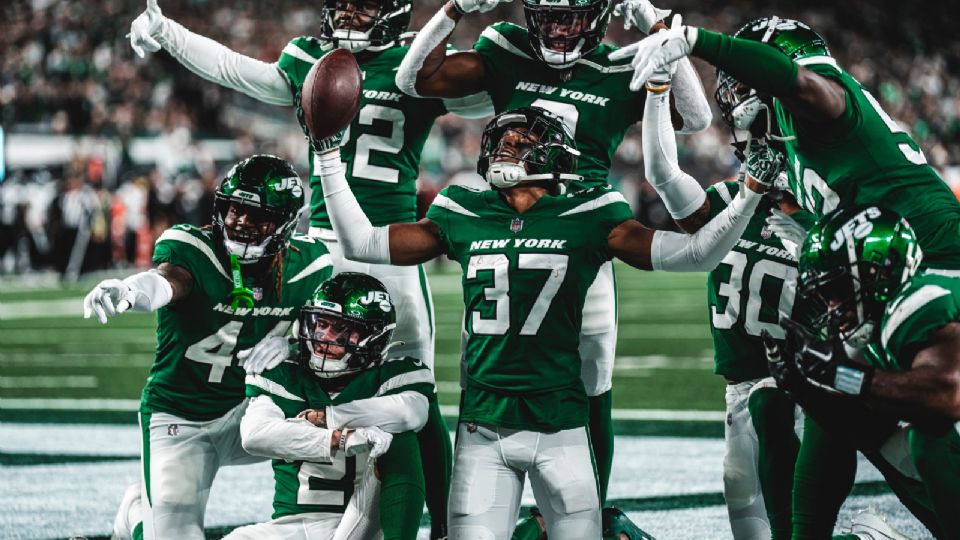 Jugadores de los New York Jets, festejando la victoria sobre los Philadelphia Eagles.