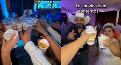 Video: Novios dan sopas Maruchan en su boda y son criticados en redes