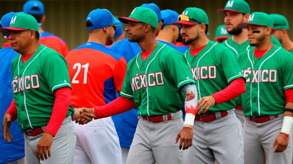 La novena de México saluda a su similar de Chile tras el triunfo en el debut de los Panamericanos