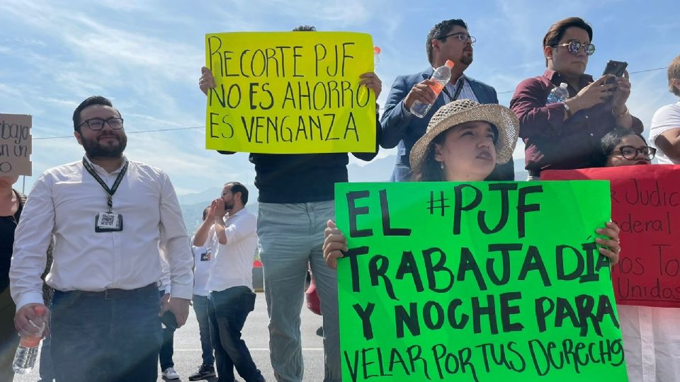 Trabajadores de Poder Judicial protestan en Nuevo León