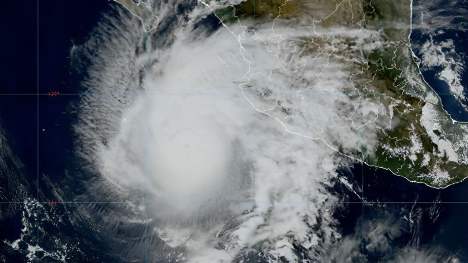 Huracán Norma causaría doble impacto en México